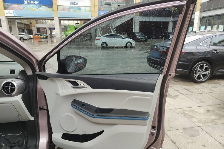 Used BYD Yuan Pro 2023 320KM Luxury Version Interior 5