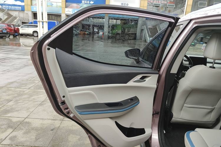 Used BYD Yuan Pro 2023 320KM Luxury Version Interior 8