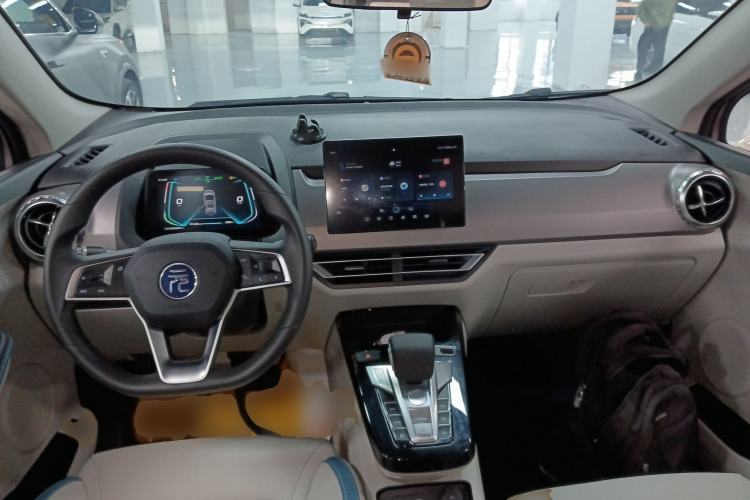 Used BYD Yuan Pro 2023 401KM Luxury Version Center Console