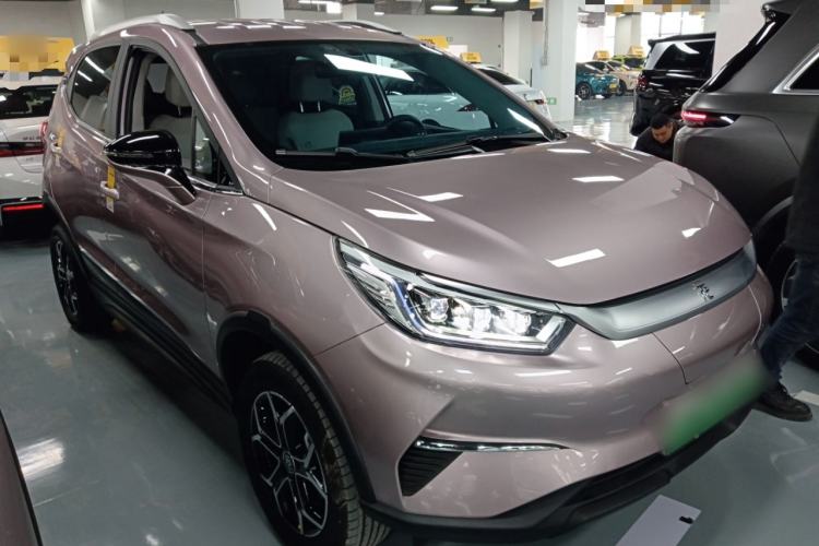 Used BYD Yuan Pro 2023 401KM Luxury Version Front Right 45 Deg