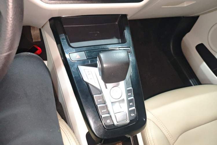 Used BYD Yuan Pro 2023 401KM Luxury Version Gear Lever