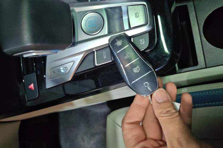 Used BYD Yuan Pro 2023 401 km Deluxe Version Interior 1
