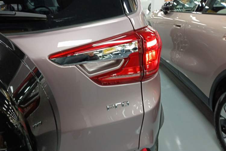 Used BYD Yuan Pro 2023 401KM Luxury Version Right Rear Taillight