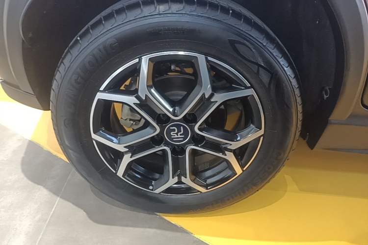 Used BYD Yuan Pro 2023 401 km Deluxe Version Right Rear Wheel Hub