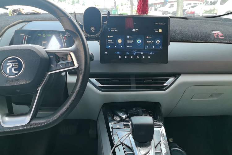 Used BYD Yuan Pro 2023 401KM Luxury Version Center Console