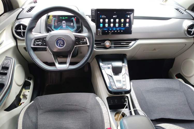 Used BYD Yuan Pro 2023 320KM Luxury Version Center Console