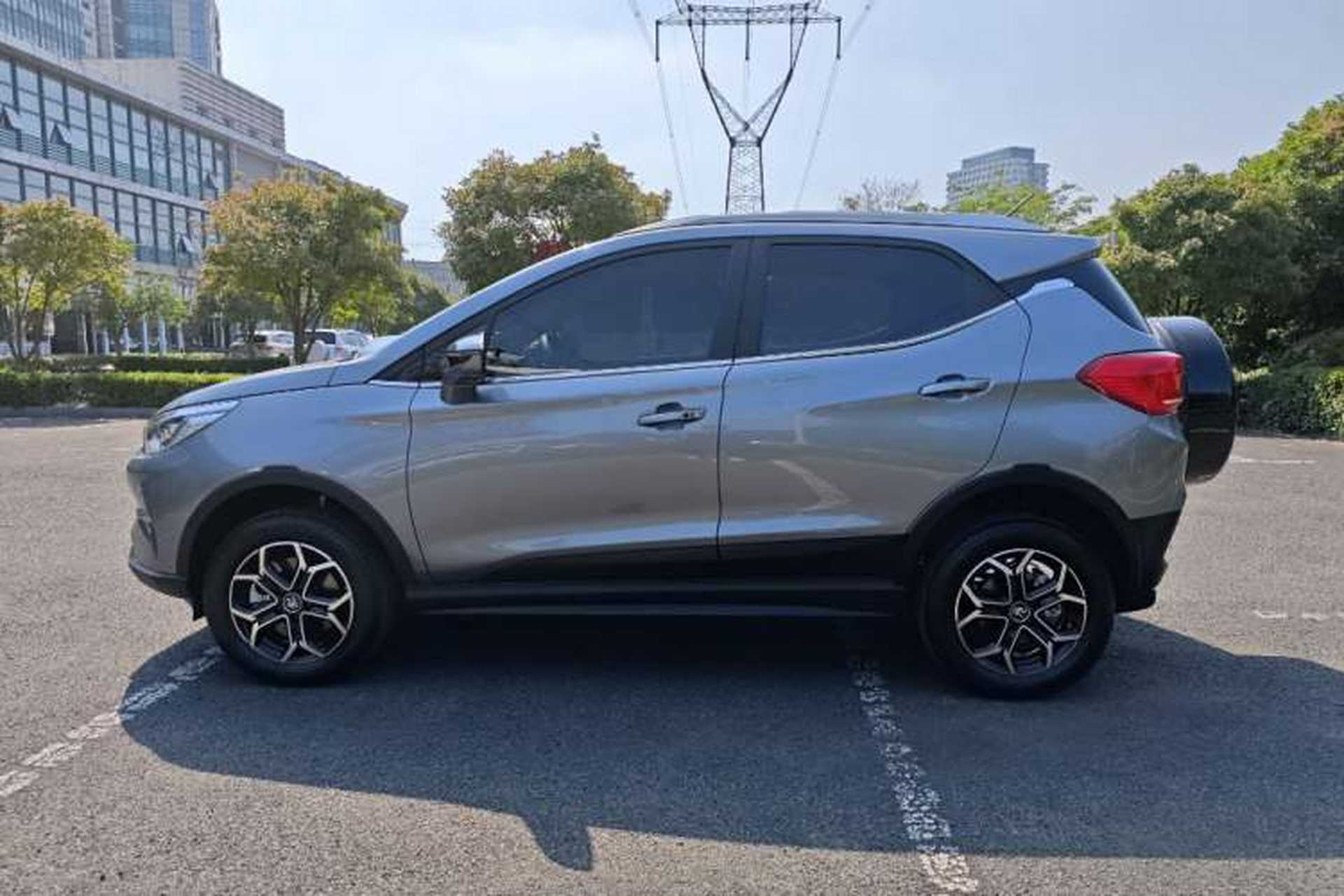 Used BYD Yuan Pro 2023 320KM Luxury Version Exterior 3