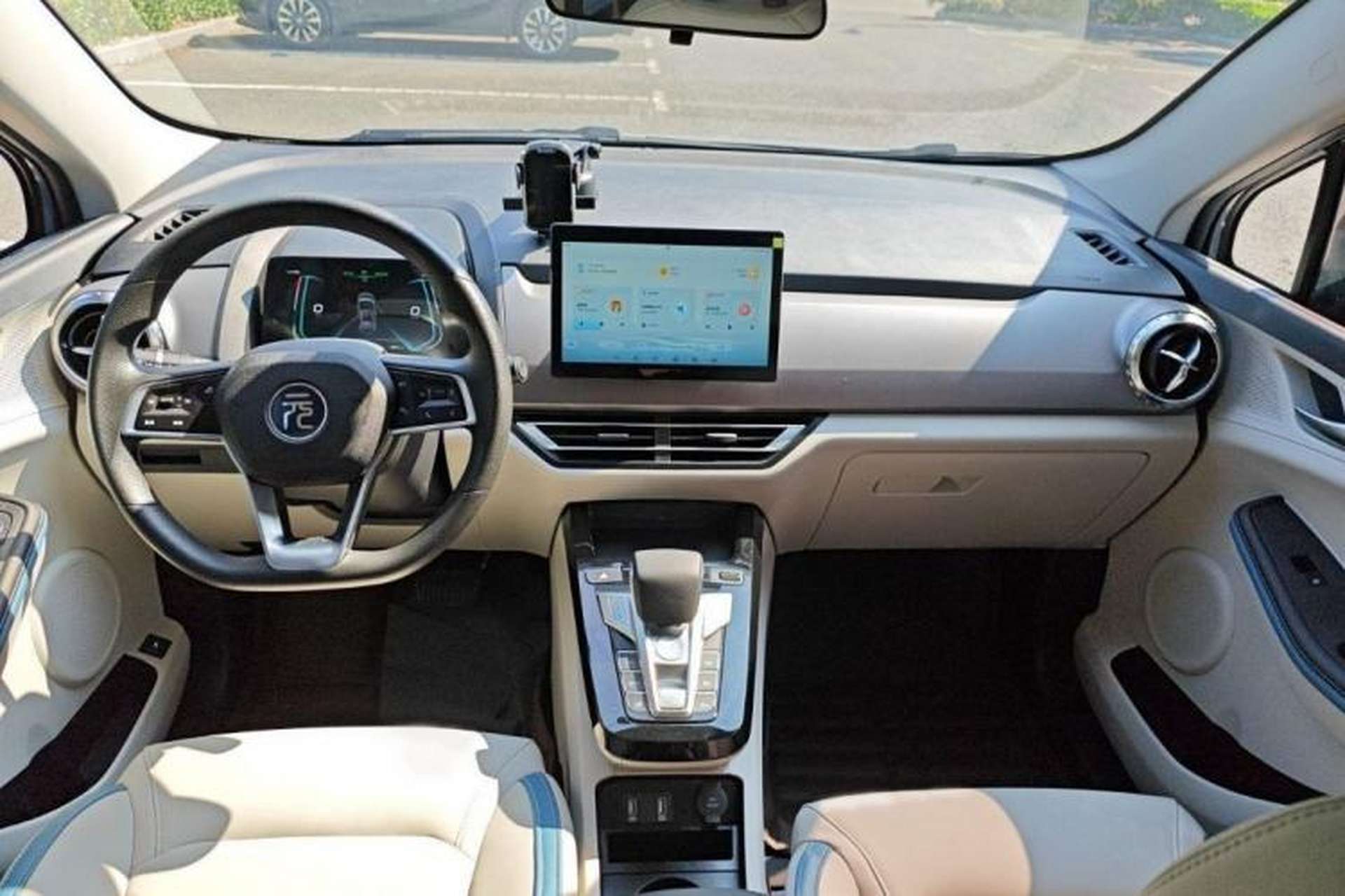 Used BYD Yuan Pro 2023 320KM Luxury Version Interior 1
