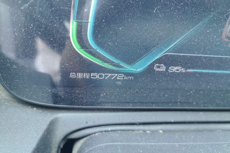 Used BYD Yuan Pro 2023 401KM Luxury Version Odometer Close Up