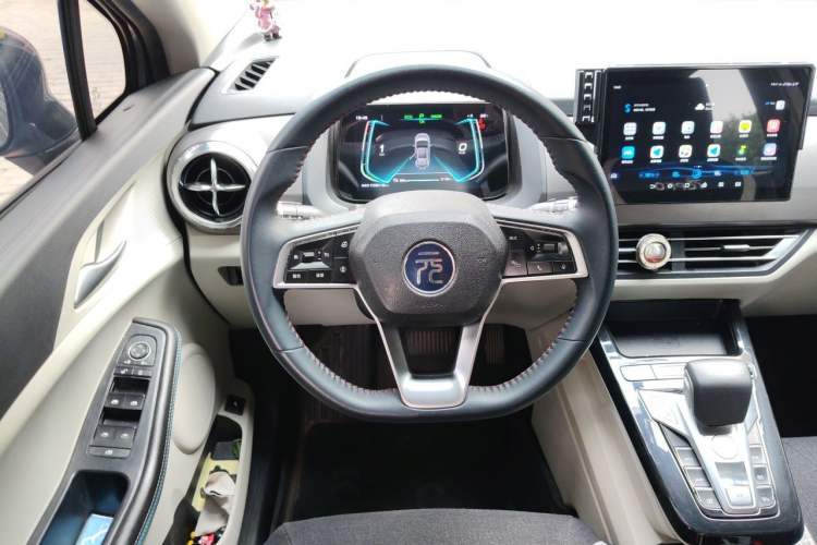 Used BYD Yuan Pro 2023 320KM Luxury Version Steering Wheel