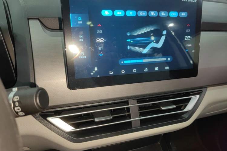 Used BYD Yuan Pro 2023 401 km Deluxe Version Audio And AC Panel