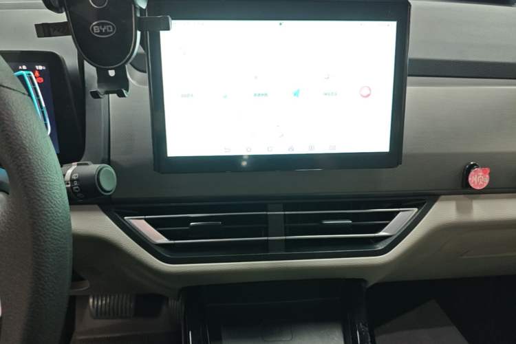 Used BYD Yuan Pro 2023 401 km Deluxe Version Audio And AC Panel