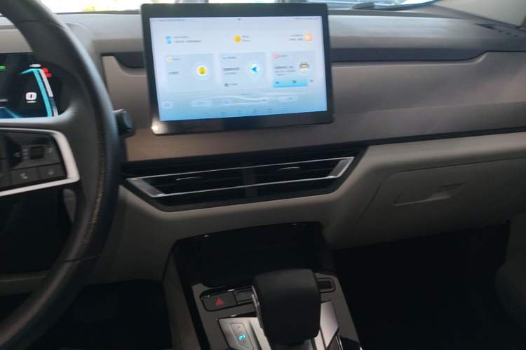 Used BYD Yuan Pro 2023 401 km Deluxe Version Audio And AC Panel