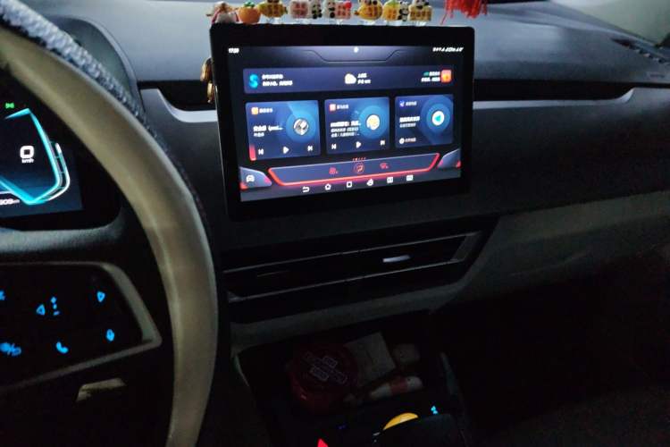 Used BYD Yuan Pro 2023 320KM Luxury Version Audio And AC Panel