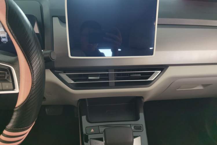 Used BYD Yuan Pro 2023 320KM Luxury Version Audio And AC Panel