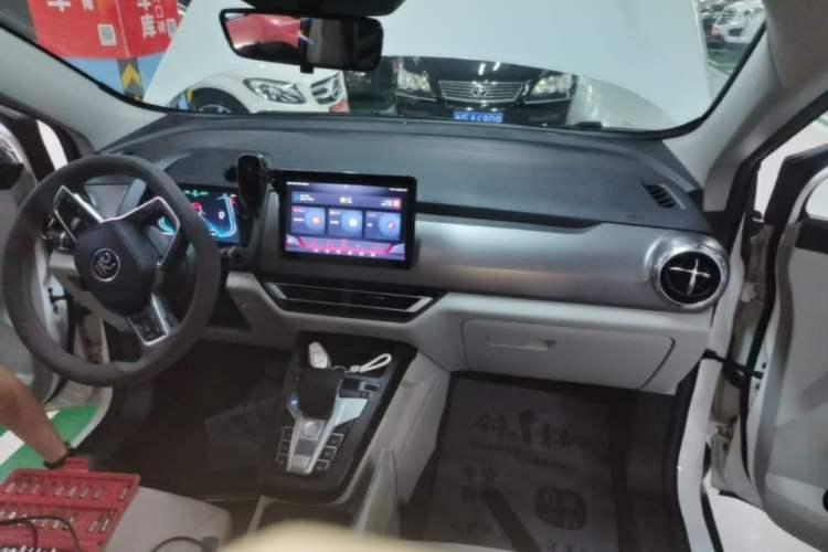 Used BYD Yuan Pro 2023 401 km Deluxe Version Audio And AC Panel