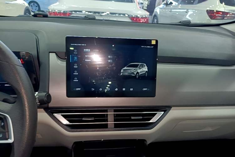 Used BYD Yuan Pro 2023 401 km Deluxe Version Audio And AC Panel