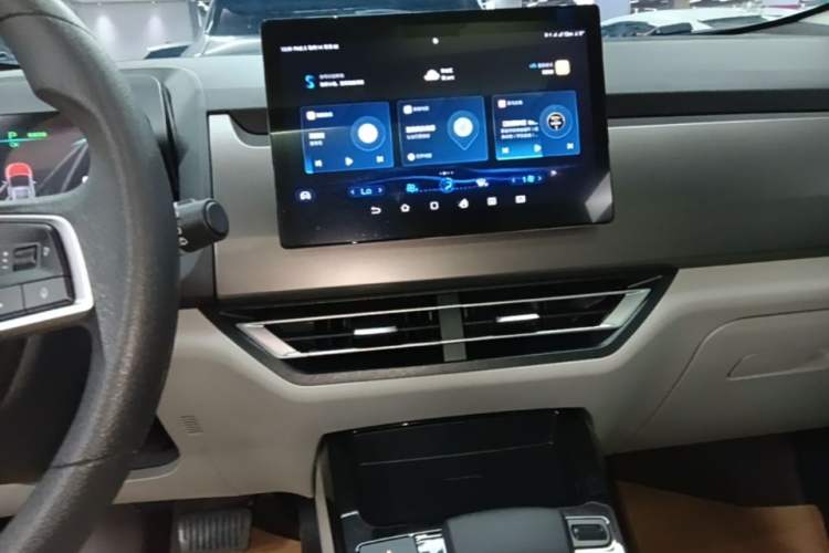 Used BYD Yuan Pro 2023 401 km Deluxe Version Audio And AC Panel