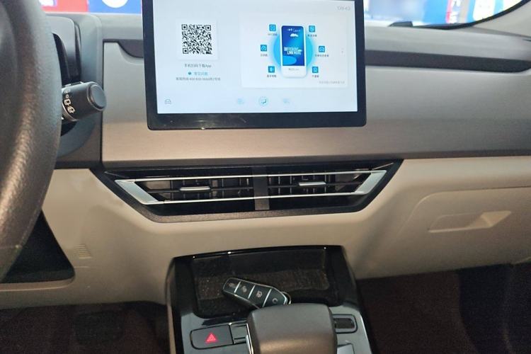Used BYD Yuan Pro 2023 320KM Luxury Version Audio And AC Panel