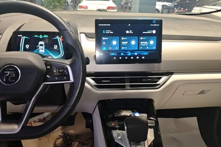 Used BYD Yuan Pro 2023 401 km Deluxe Version Audio And AC Panel