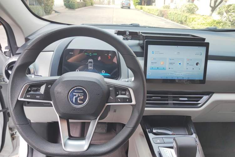 Used BYD Yuan Pro 2023 320KM Luxury Version Audio And AC Panel