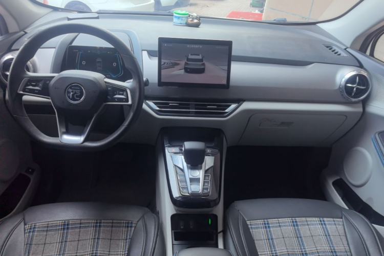 Used BYD Yuan Pro 2023 401KM Luxury Version Center Console