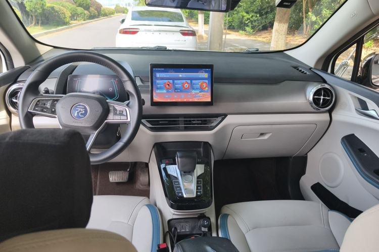 Used BYD Yuan Pro 2023 401 km Deluxe Version Center Console
