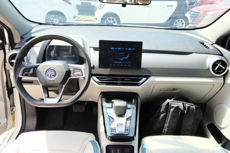 Used BYD Yuan Pro 2023 401KM Luxury Version Center Console