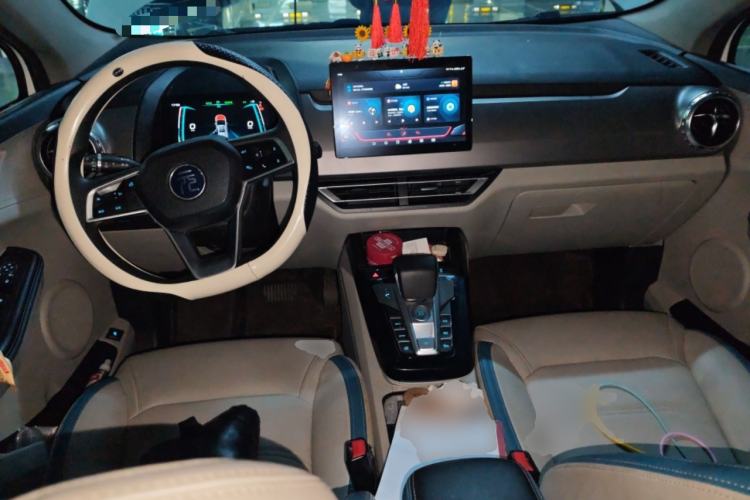 Used BYD Yuan Pro 2023 320KM Luxury Version Center Console