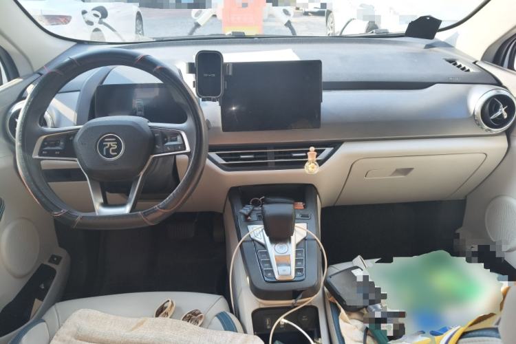 Used BYD Yuan Pro 2023 401KM Luxury Version Center Console