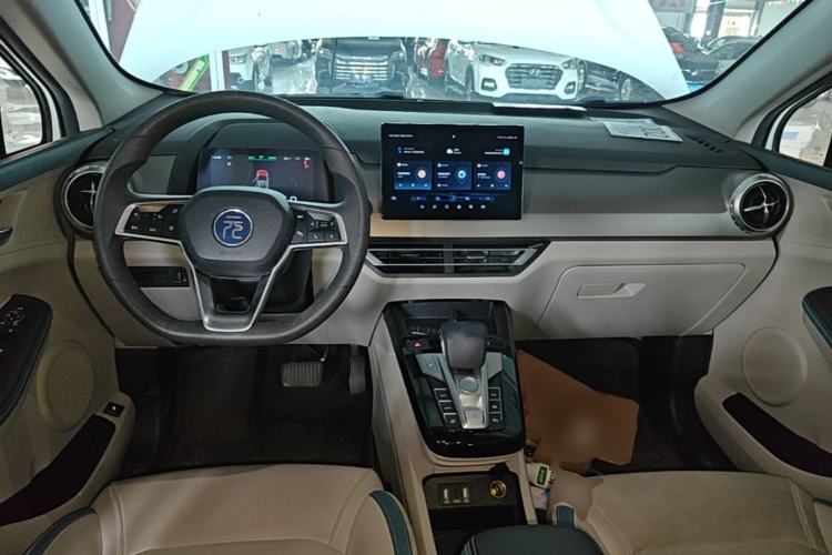 Used BYD Yuan Pro 2023 401 km Deluxe Version Center Console