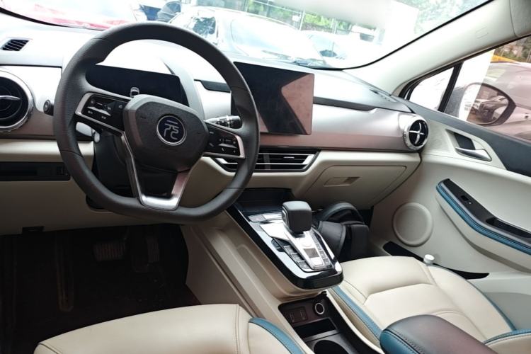 Used BYD Yuan Pro 2023 401KM Luxury Version Center Console