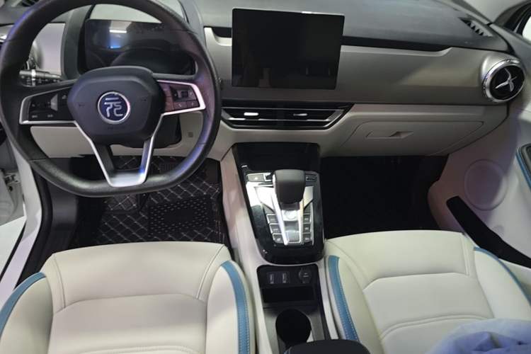 Used BYD Yuan Pro 2023 401KM Luxury Version Center Console
