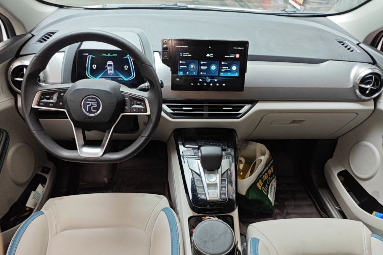 Used BYD Yuan Pro 2023 401 km Deluxe Version Center Console