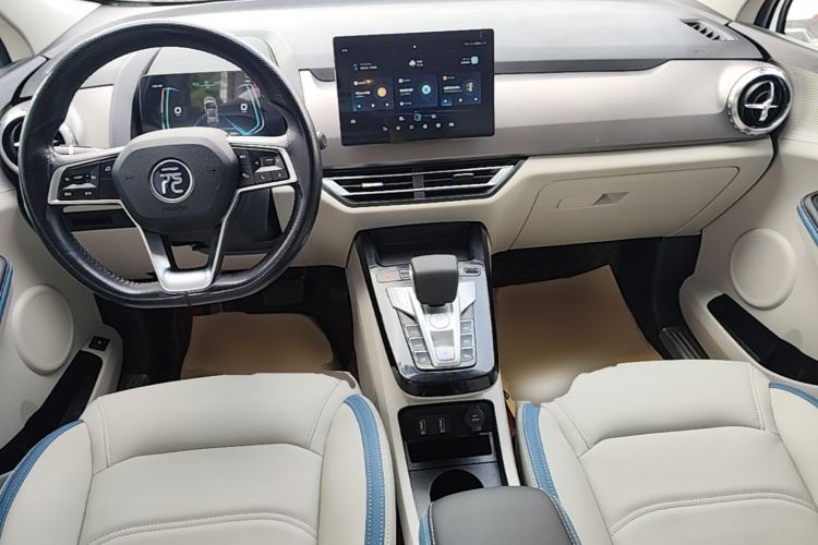 Used BYD Yuan Pro 2023 401KM Luxury Version Center Console