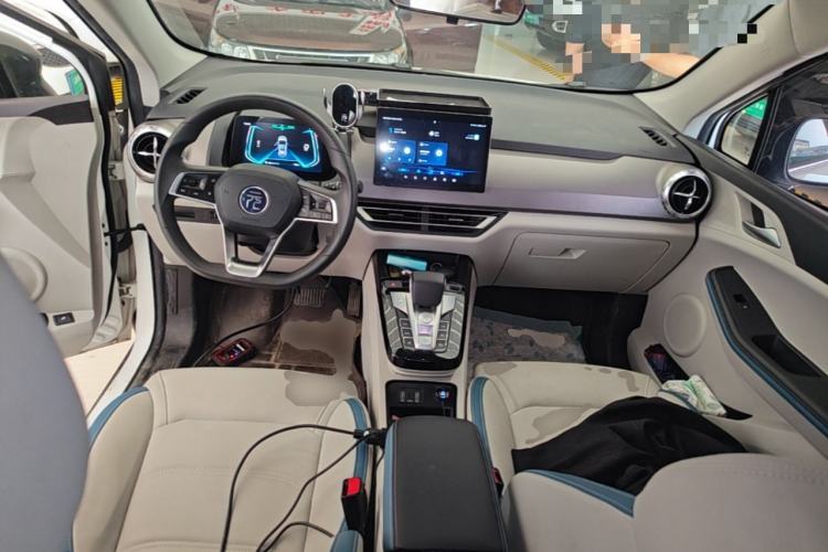 Used BYD Yuan Pro 2023 401 km Deluxe Version Center Console