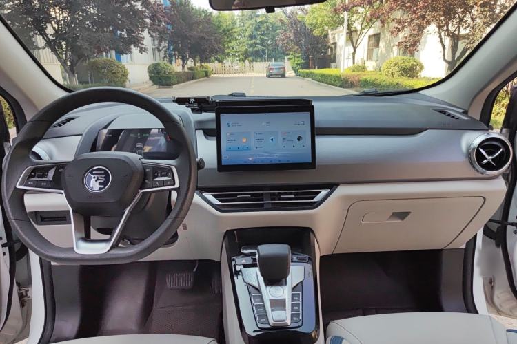 Used BYD Yuan Pro 2023 320KM Luxury Version Center Console