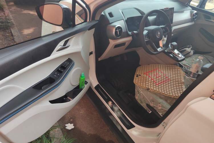 Used BYD Yuan Pro 2023 320KM Luxury Version Driver Seat