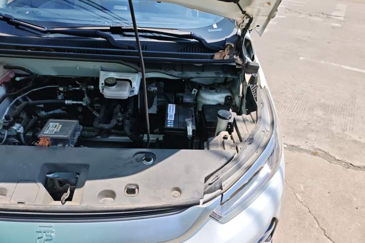 Used BYD Yuan Pro 2023 401KM Luxury Version Engine Bay Left