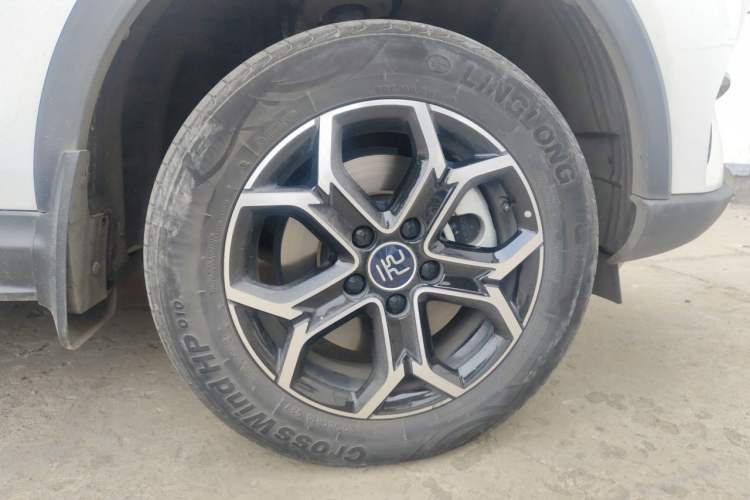 Used BYD Yuan Pro 2023 320KM Luxury Version Exterior 4