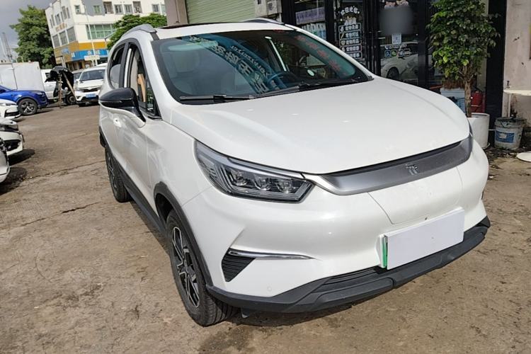 Used BYD Yuan Pro 2023 401 km Deluxe Version Front Right 45 Deg