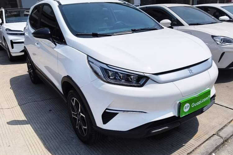 Used BYD Yuan Pro 2023 401KM Luxury Version Front Right 45 Deg