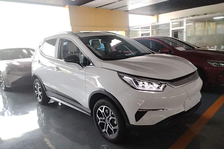Used BYD Yuan Pro 2023 401 km Deluxe Version Front Right 45 Deg