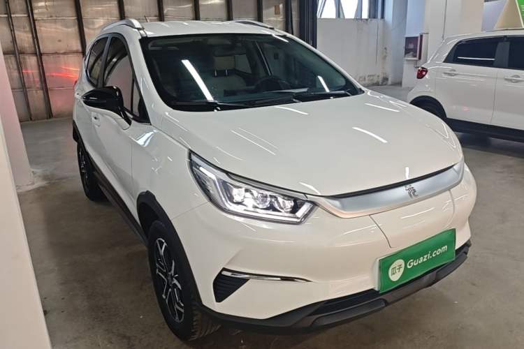 Used BYD Yuan Pro 2023 320KM Luxury Version Front Right 45 Deg