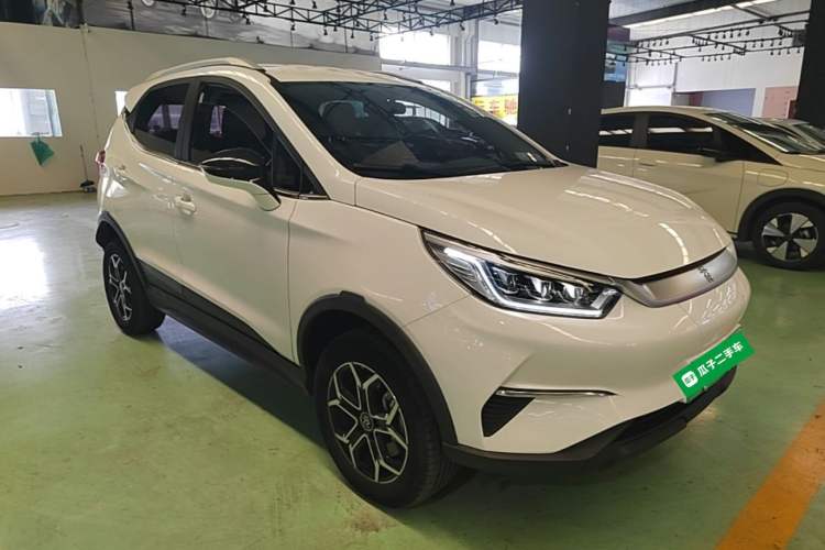 Used BYD Yuan Pro 2023 320KM Luxury Version Front Right 45 Deg