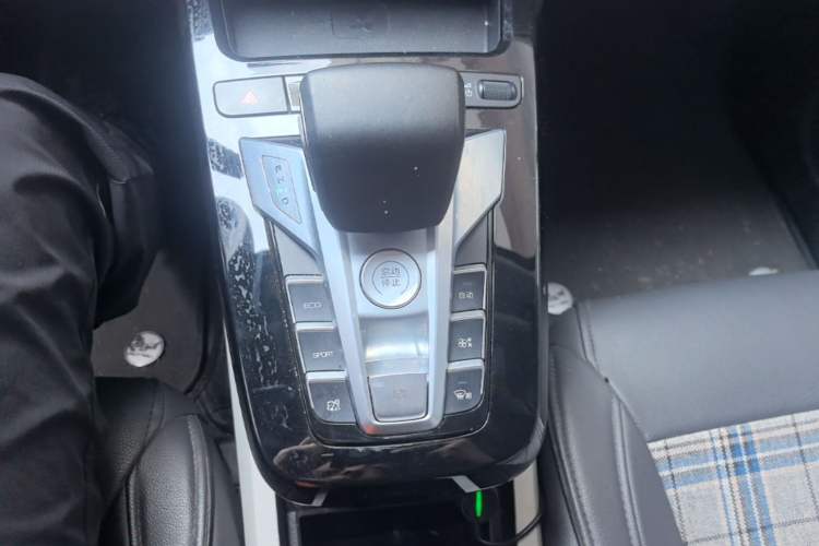 Used BYD Yuan Pro 2023 401KM Luxury Version Gear Lever