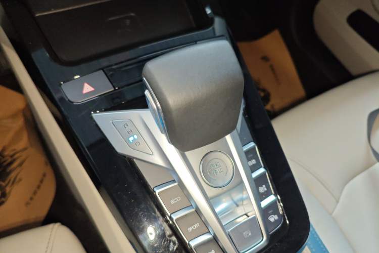 Used BYD Yuan Pro 2023 401KM Luxury Version Gear Lever