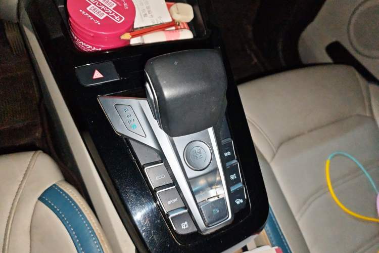 Used BYD Yuan Pro 2023 320KM Luxury Version Gear Lever