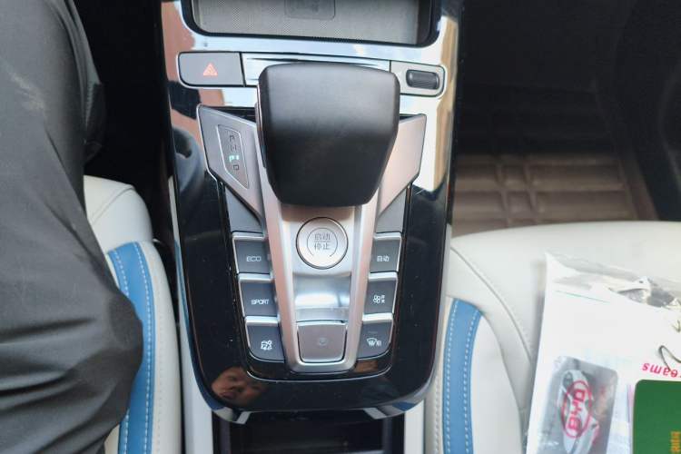 Used BYD Yuan Pro 2023 320KM Luxury Version Gear Lever