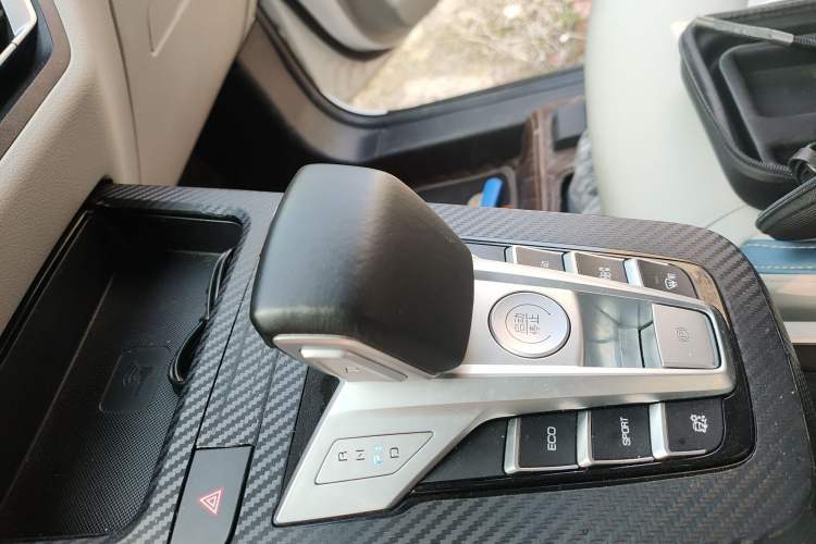 Used BYD Yuan Pro 2023 401KM Luxury Version Gear Lever